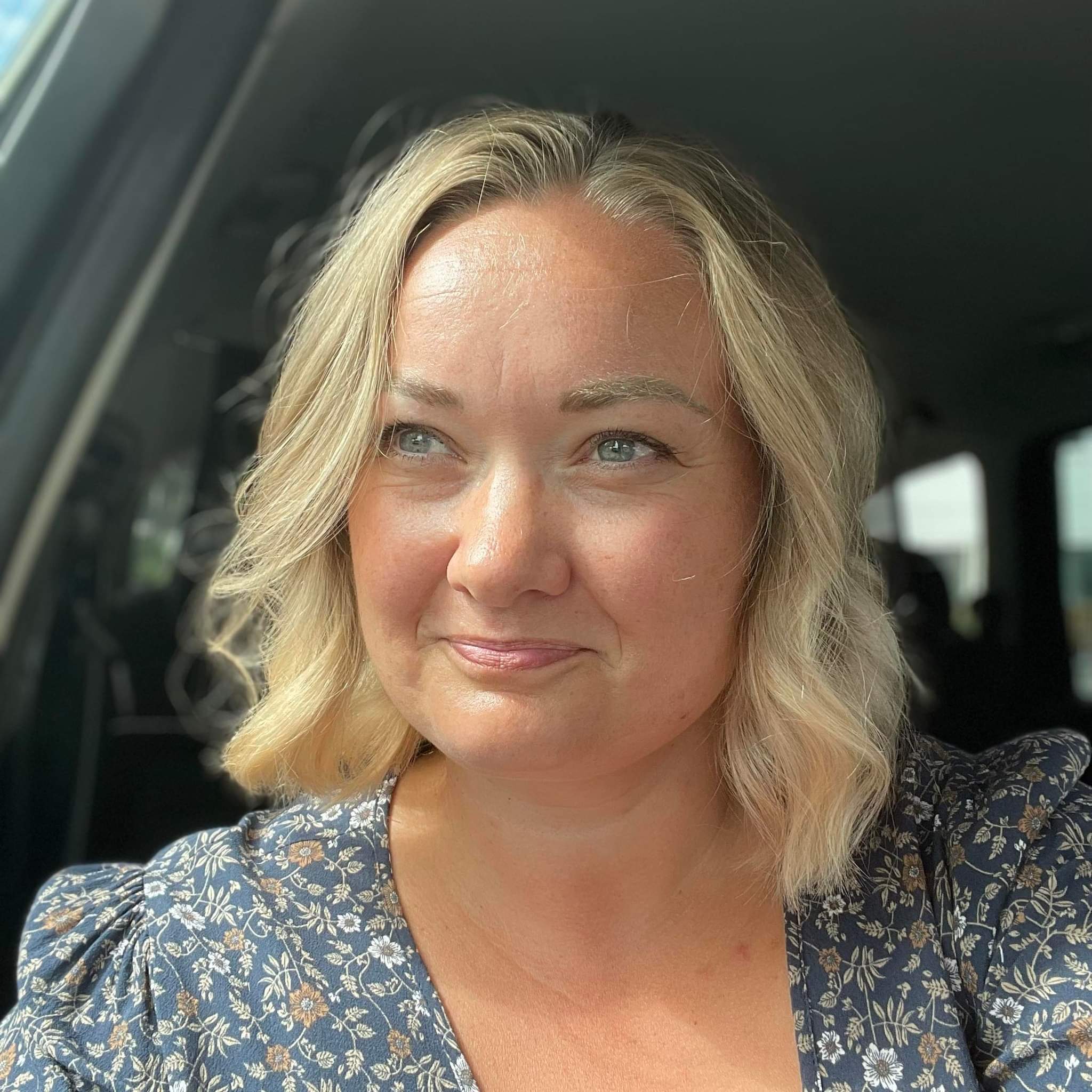 Mari Petersen style=